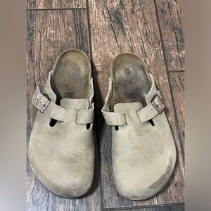 Birkenstock Bostons size 40/9/.95- OPEN TO OFFERS